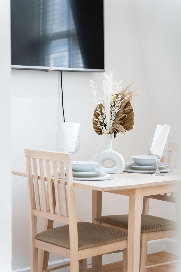 Livestay-Fabulous One Bed Apartments On Covent Garden Лондон Екстериор снимка
